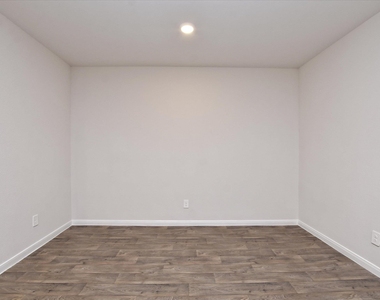 1305 Camden Ln - Photo Thumbnail 7