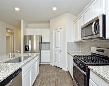 1305 Camden Ln - Photo Thumbnail 8