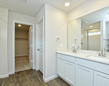 1305 Camden Ln - Photo Thumbnail 14