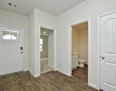 1305 Camden Ln - Photo Thumbnail 3