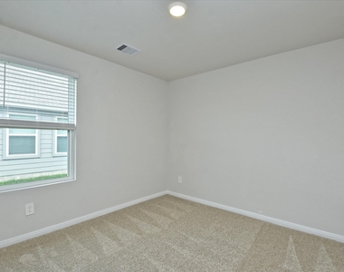1305 Camden Ln - Photo Thumbnail 18