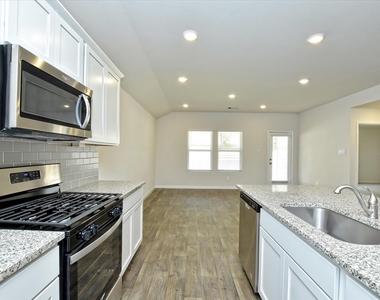 1305 Camden Ln - Photo Thumbnail 9