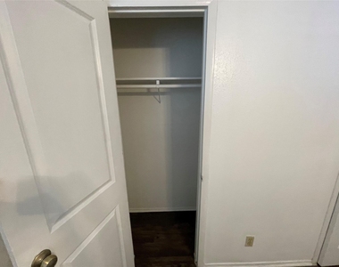 2801 Hemphill Park - Photo Thumbnail 5