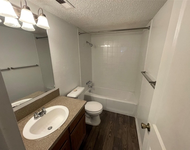 2801 Hemphill Park - Photo Thumbnail 6