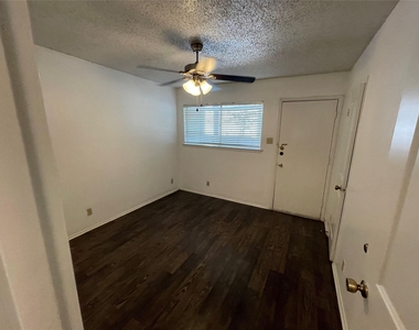 2801 Hemphill Park - Photo Thumbnail 3