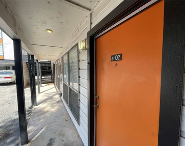 2801 Hemphill Park - Photo Thumbnail 7