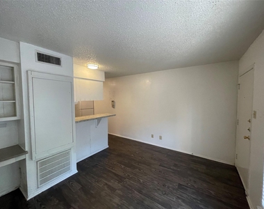 2801 Hemphill Park - Photo Thumbnail 2