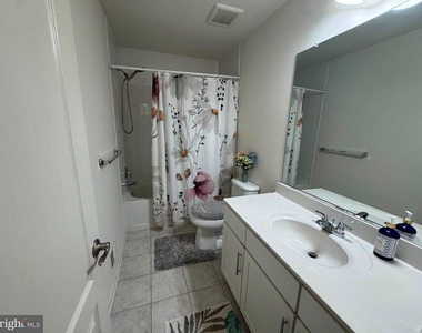 7807 Cherrel Brooks Way - Photo Thumbnail 11