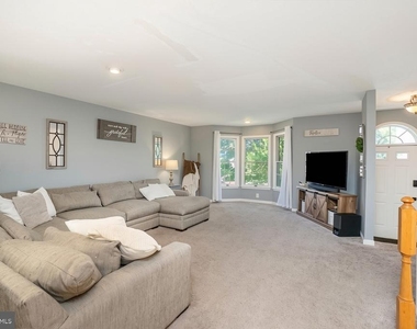 920 Buckland Place - Photo Thumbnail 2
