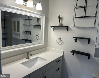 920 Buckland Place - Photo Thumbnail 12