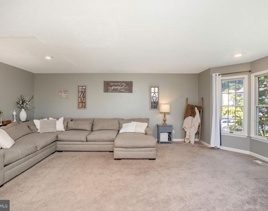 920 Buckland Place - Photo Thumbnail 4