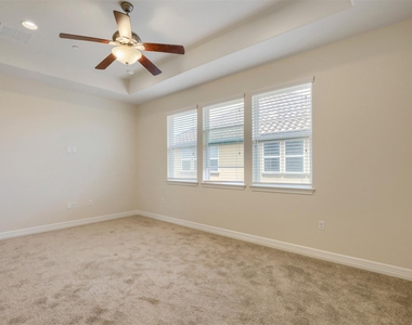 12209 Terraza Cir - Photo Thumbnail 6