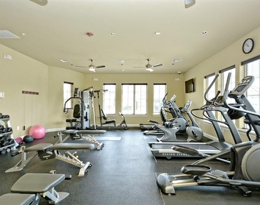 12209 Terraza Cir - Photo Thumbnail 12