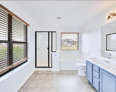 2611 University Park - Photo Thumbnail 4