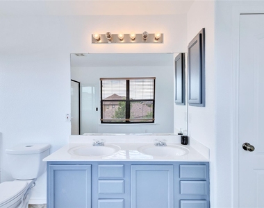 2611 University Park - Photo Thumbnail 20