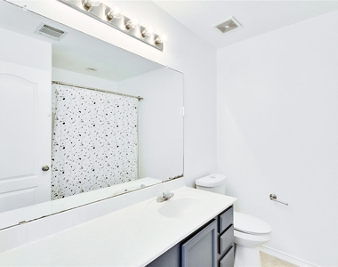 2611 University Park - Photo Thumbnail 19