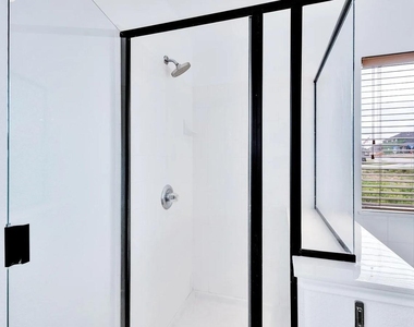 2611 University Park - Photo Thumbnail 14
