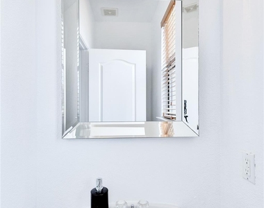 2611 University Park - Photo Thumbnail 11