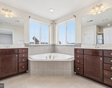 5902 Forum Square - Photo Thumbnail 19