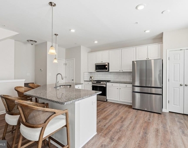 5902 Forum Square - Photo Thumbnail 5