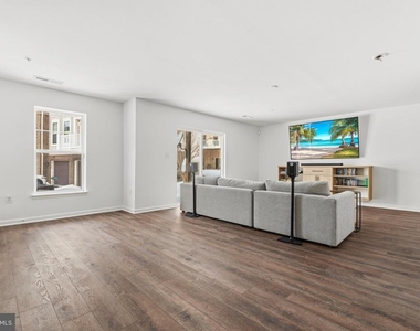 5902 Forum Square - Photo Thumbnail 22