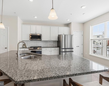 5902 Forum Square - Photo Thumbnail 7