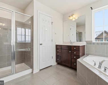 5902 Forum Square - Photo Thumbnail 20