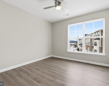 5902 Forum Square - Photo Thumbnail 9