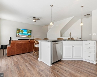 5902 Forum Square - Photo Thumbnail 3