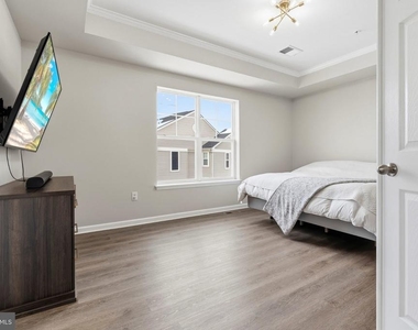 5902 Forum Square - Photo Thumbnail 16