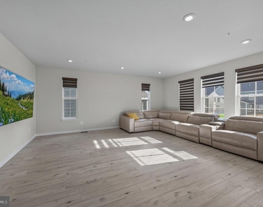 1128 Miller Farm Drive - Photo Thumbnail 4