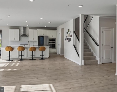 1128 Miller Farm Drive - Photo Thumbnail 7