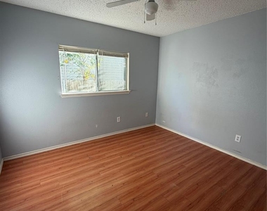 3207 Settlement Dr - Photo Thumbnail 6