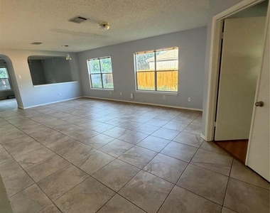 3207 Settlement Dr - Photo Thumbnail 1