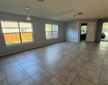 3207 Settlement Dr - Photo Thumbnail 8