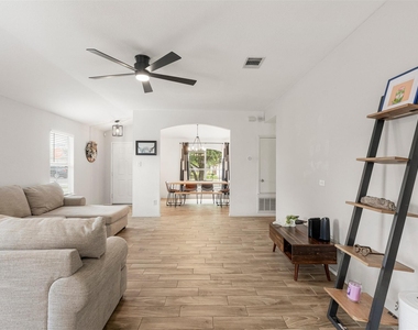 340 Feathergrass Dr - Photo Thumbnail 5
