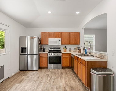 340 Feathergrass Dr - Photo Thumbnail 9