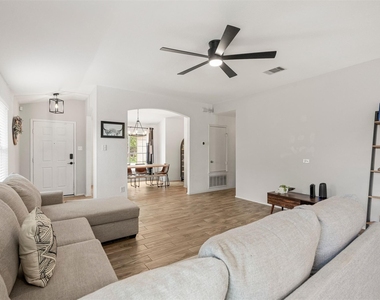 340 Feathergrass Dr - Photo Thumbnail 4