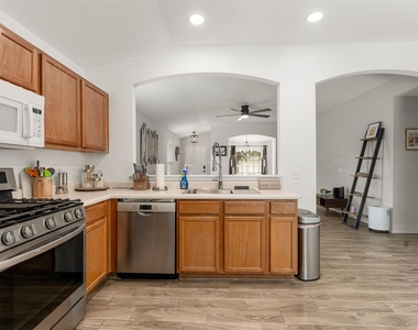 340 Feathergrass Dr - Photo Thumbnail 8