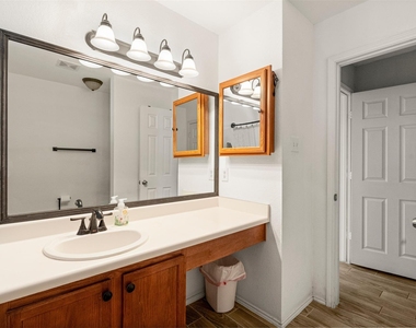 340 Feathergrass Dr - Photo Thumbnail 17