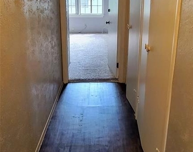1913 Robbins Pl - Photo Thumbnail 1