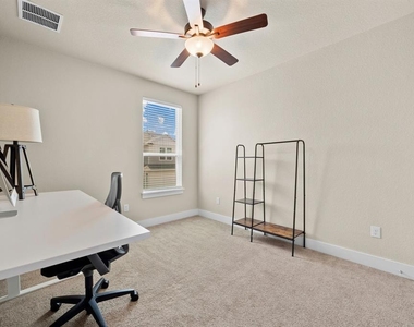 11315 Gadsen Ln - Photo Thumbnail 24