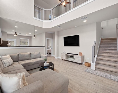 11315 Gadsen Ln - Photo Thumbnail 3