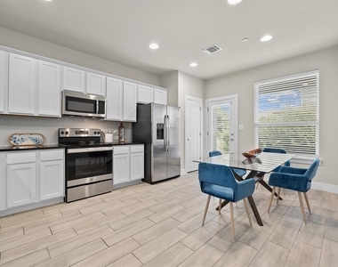 11315 Gadsen Ln - Photo Thumbnail 8