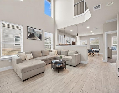 11315 Gadsen Ln - Photo Thumbnail 4