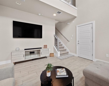 11315 Gadsen Ln - Photo Thumbnail 6