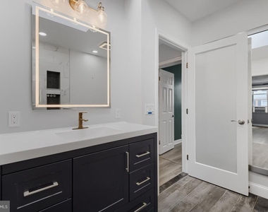715 S Curley Street - Photo Thumbnail 11