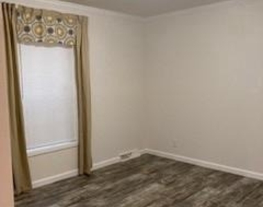110 Carnation Drive - Photo Thumbnail 7