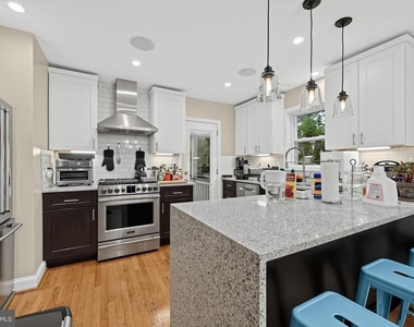 1671 Webster Street Ne - Photo Thumbnail 5