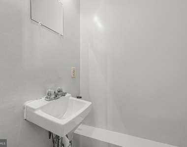 910 Southern Avenue Se - Photo Thumbnail 5